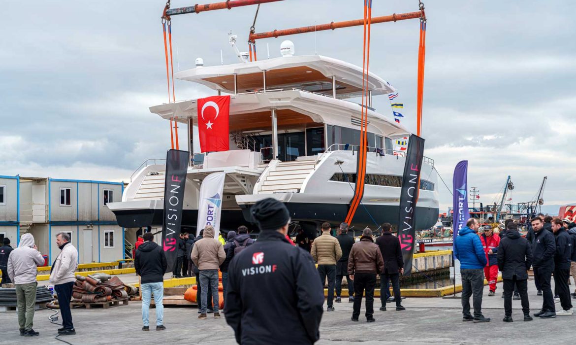 VisionF E-Cat 80, Tuzla'da suya indirildi. 