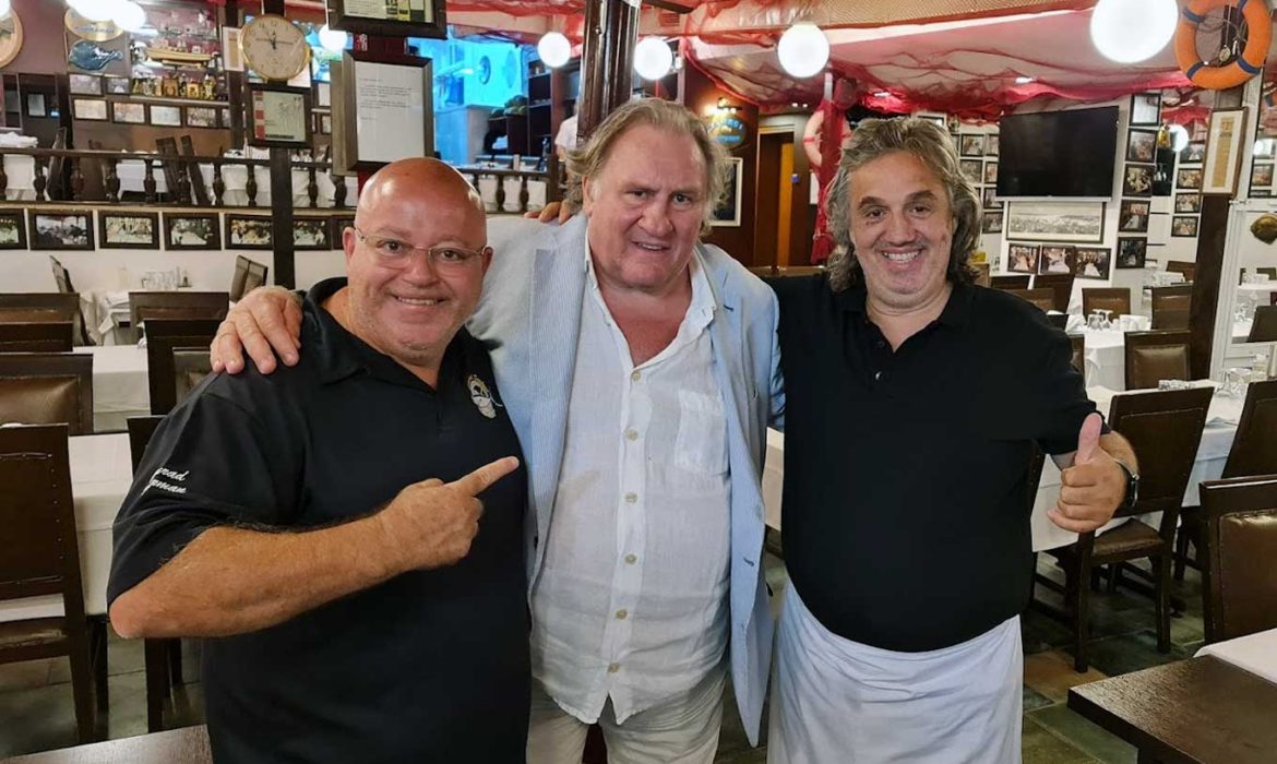 Ünlü Fransız aktör Gerard Depardieu, Balıkçı Kahraman'ın elinden külde kalkan tandır yemek için dükkana gelen ünlü isimlerden...